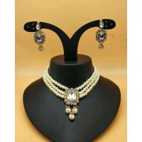 Trendy Metal Pearls Jewellery Set